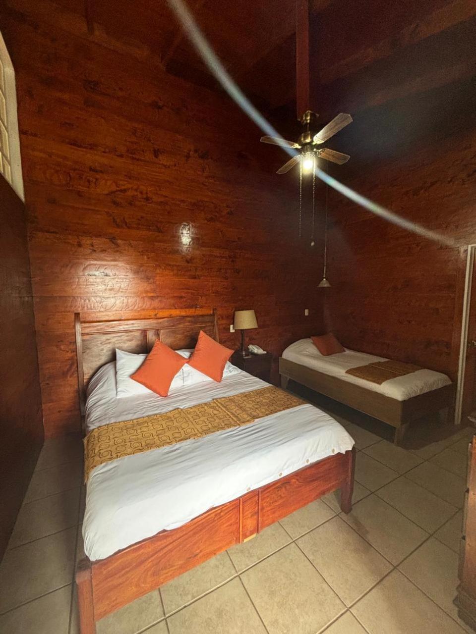 Hotel Bosque Verde Lodge モンテベルデ エクステリア 写真